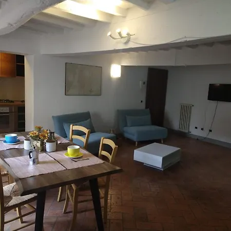 Palazzo Reali - O Nella Storia Di *